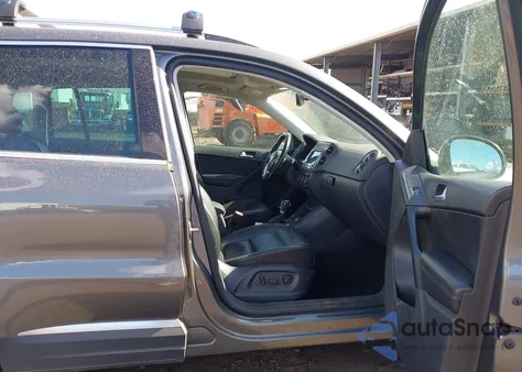 2017 Volkswagen Tiguan 2.0T Sel из США, поврежденный, VIN WVGVV7AX9HK038527